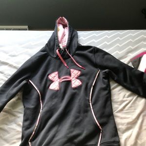 Women’s medium under armour hoodie